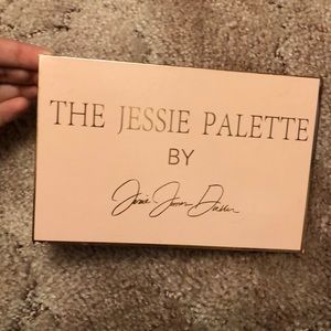 Jesse James Decker palette